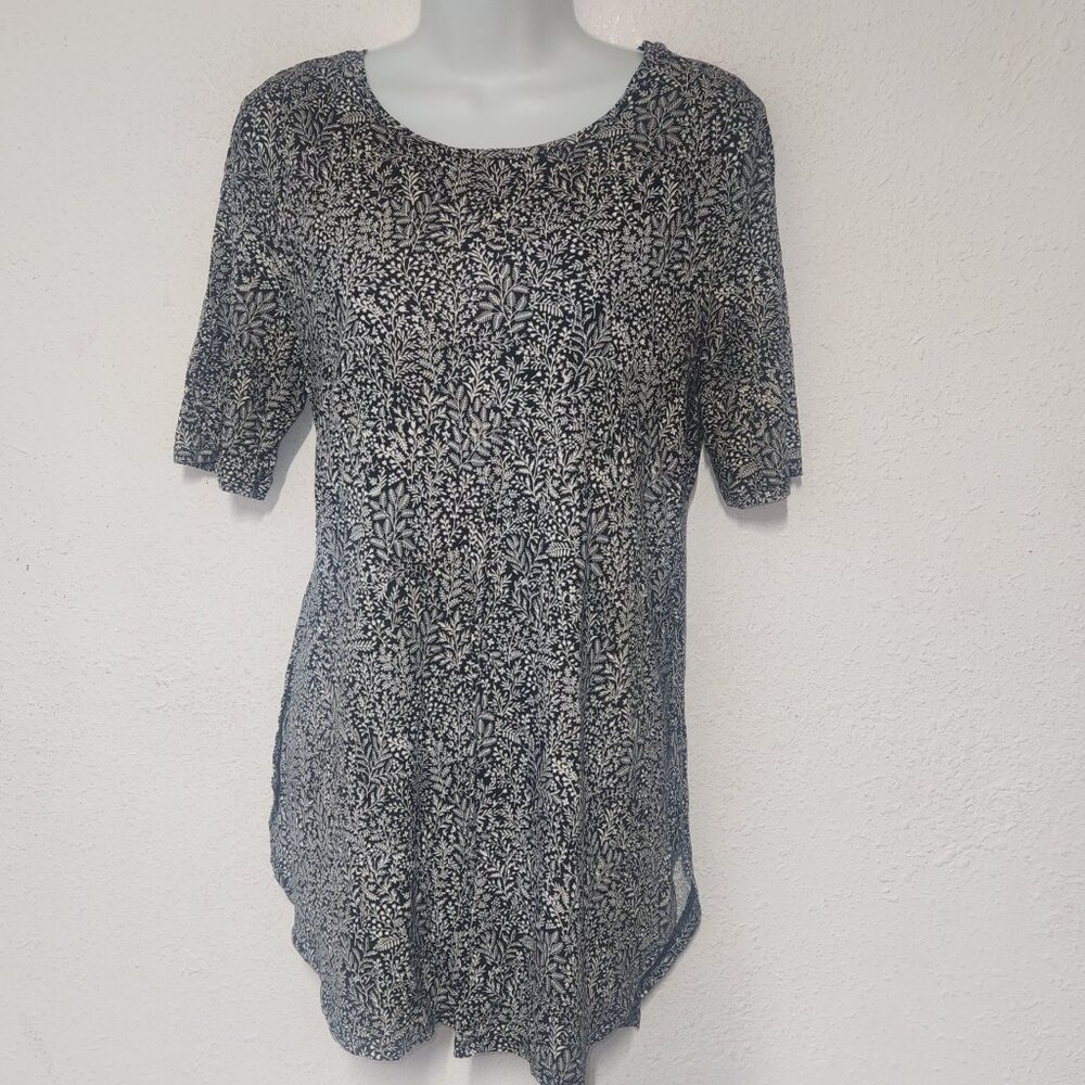 Old Navy short Night Shirt Blue and white small leaf design in size Large